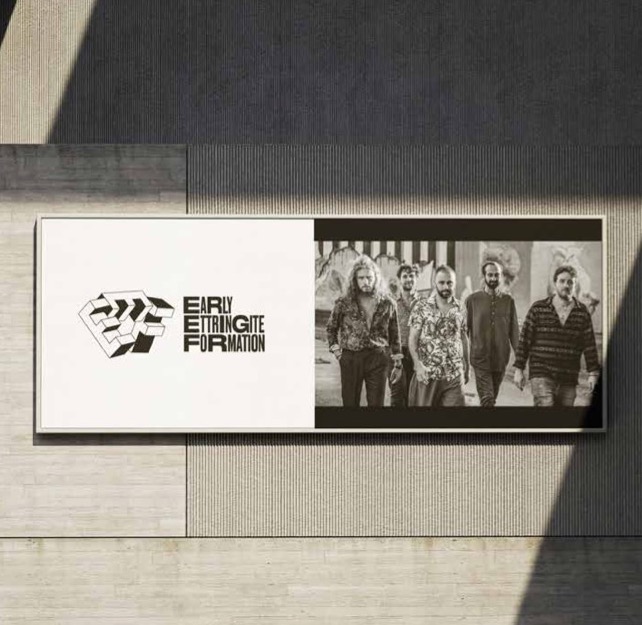 Mockup di Nicola: il marchio EEF e la foto della band su un billboard in facciata
